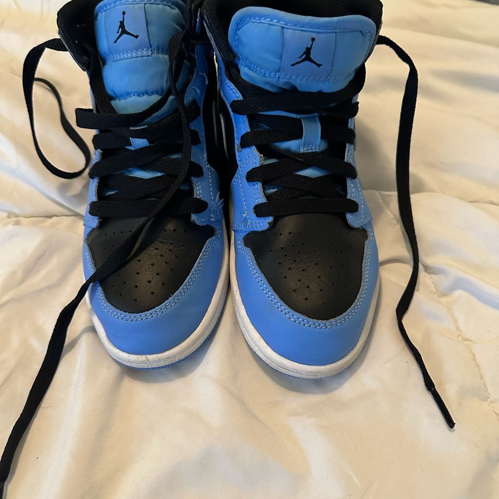 Authentic North Carolina Blue Kid’s Air Jordan 1’s Mids - Picture 3 of 3